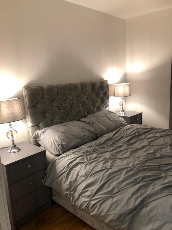 Exclusive Modern Decorated 1 Bedroom Detached Studio ニューポート エクステリア 写真